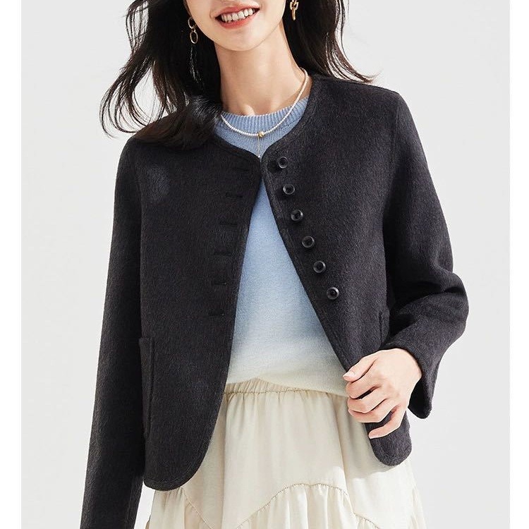 小香风同款剪标外套