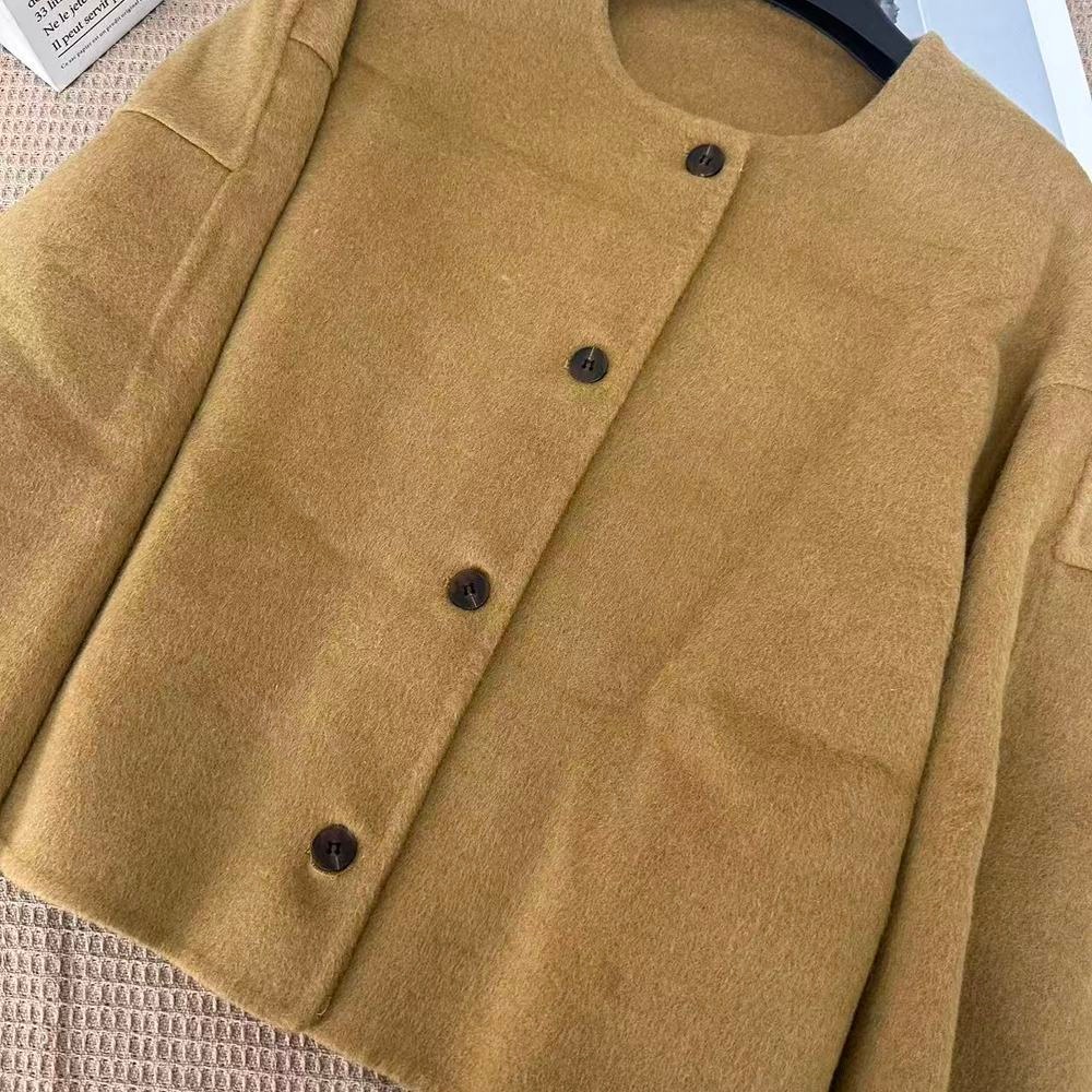 小香风同款剪标外套